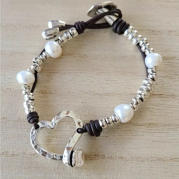 HAMMERED HEART • Bohemian bracelet • Silver beads and Pearls - Picture 2 of 13